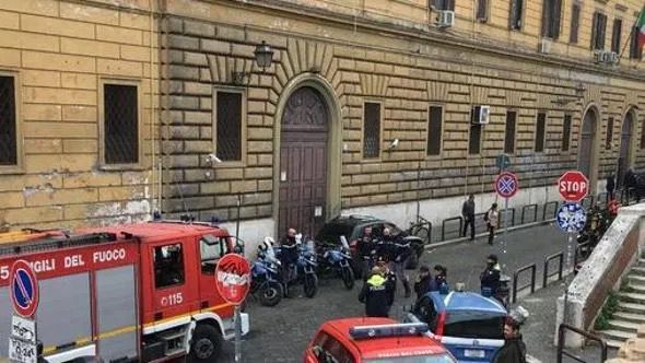 Rivolta detenuti a Regina Coeli In Italia è in atto una emergenza penitenziaria